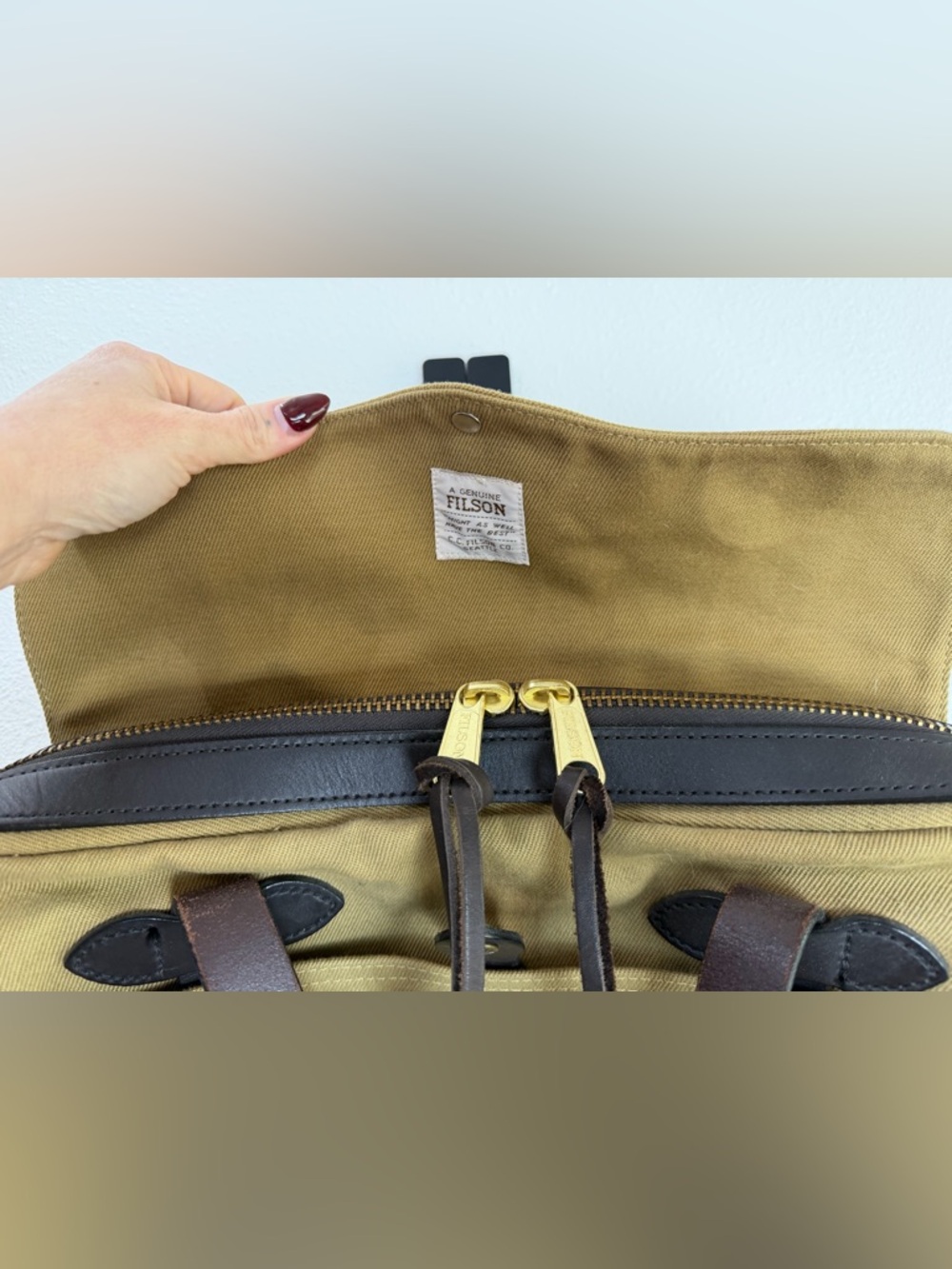 FILSON TAN RUGGED TWILL & LEATHER BRIEFCASE - Picture 2 of 7